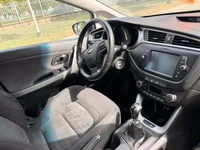 Kia Cee'd 1.6 CRDI — photo 12